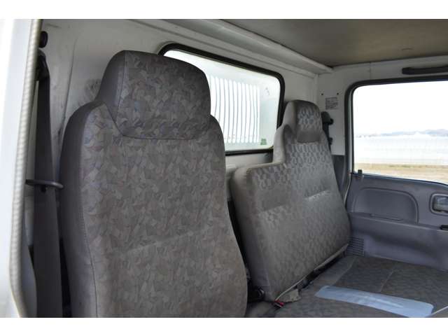 Isuzu Elf 4