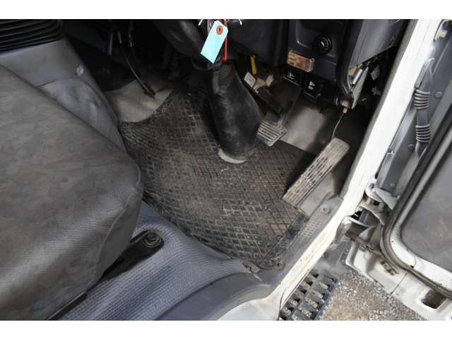 Isuzu Elf 6