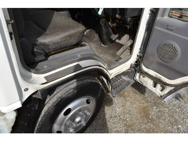 Isuzu Elf 9