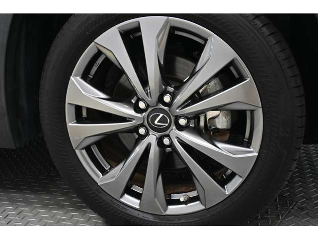 Lexus UX 7