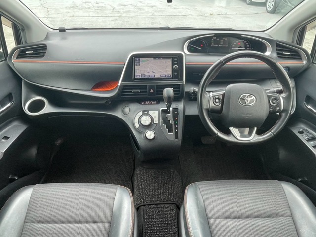 Toyota Sienta 5
