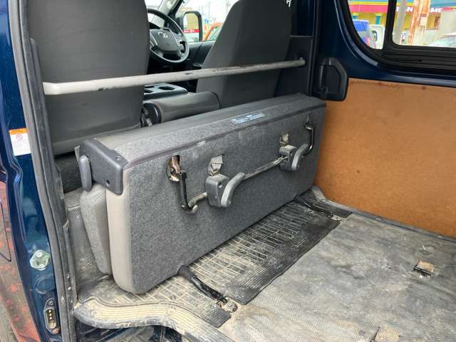 Toyota Hiace Van 11