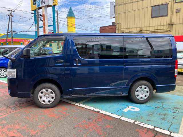 Toyota Hiace Van 4