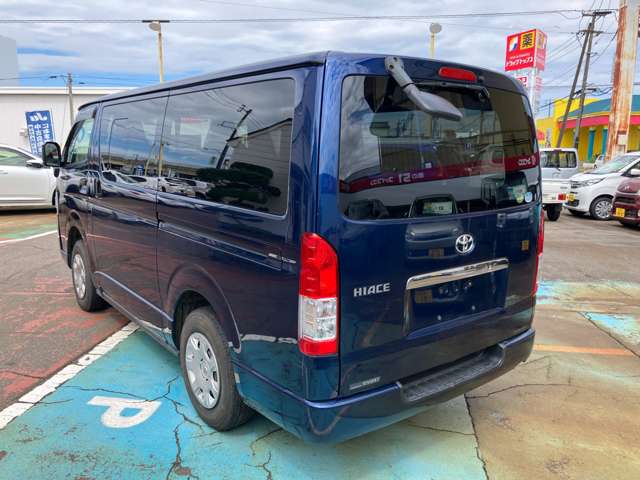 Toyota Hiace Van 6