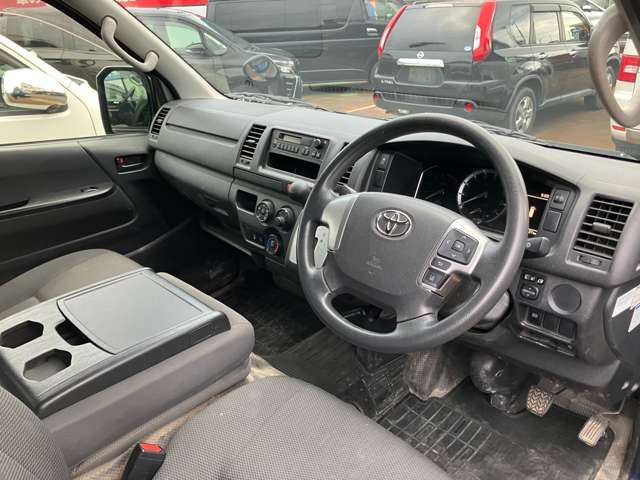 Toyota Hiace Van 8