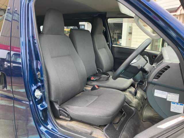 Toyota Hiace Van 9