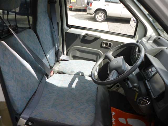 Daihatsu Midget II 11