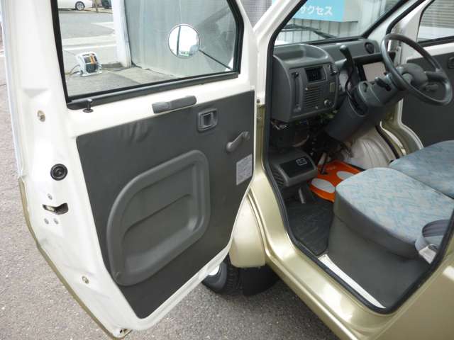 Daihatsu Midget II 12