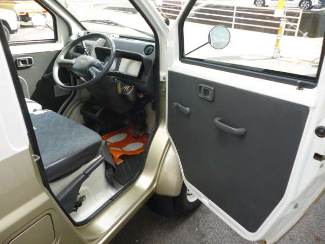 Daihatsu Midget II 10