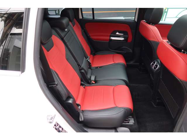 Mercedes-Benz GLB 12