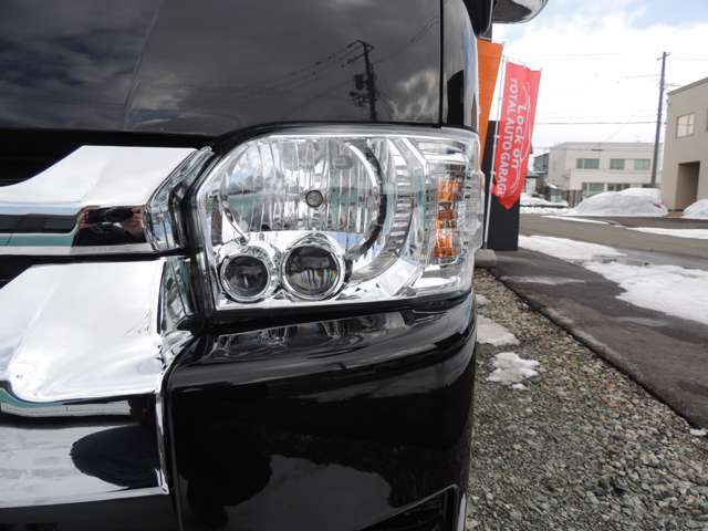 Toyota Hiace Van 11