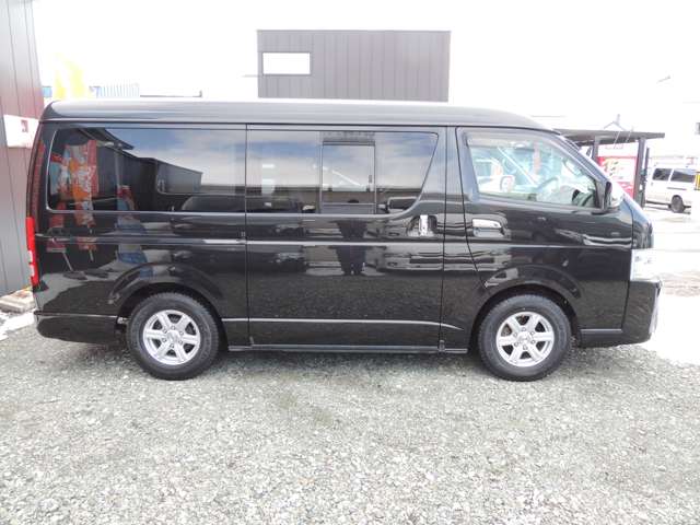 Toyota Hiace Van 4