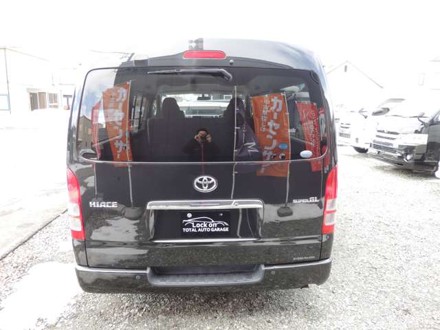 Toyota Hiace Van 6