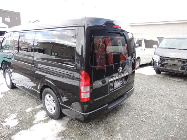 Toyota Hiace Van 7