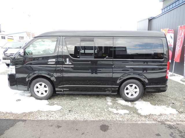 Toyota Hiace Van 8
