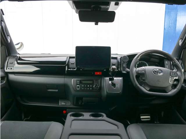 Toyota Hiace Van 4