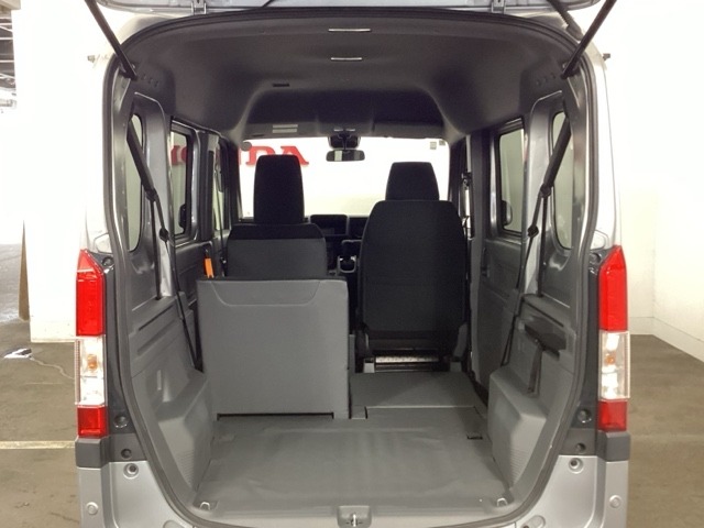 Honda N-VAN 9
