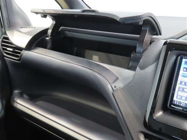 Toyota Voxy 12