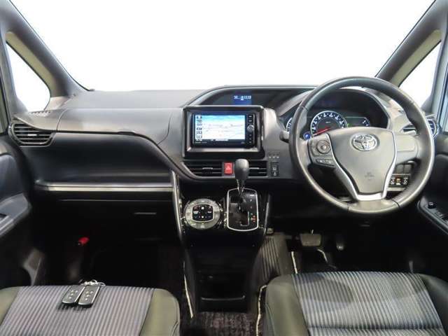 Toyota Voxy 6