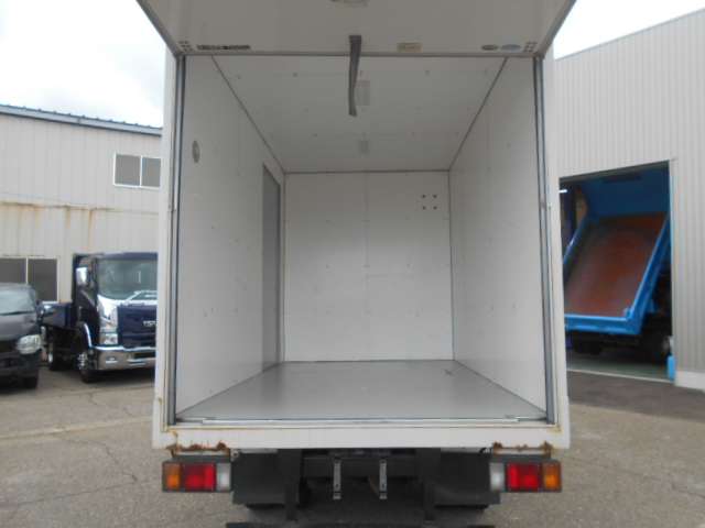 Isuzu Elf 6