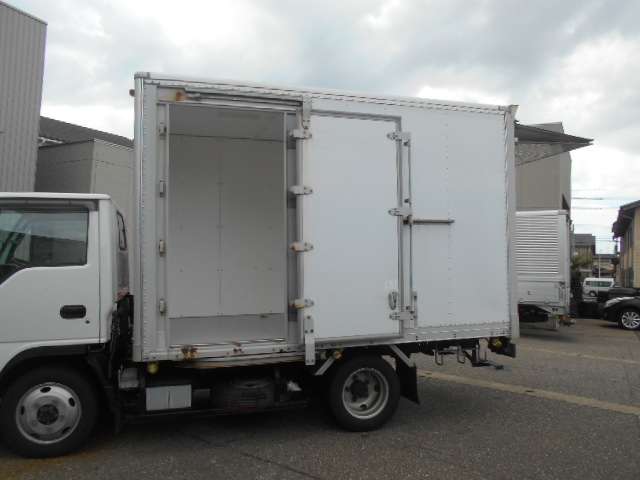 Isuzu Elf 8