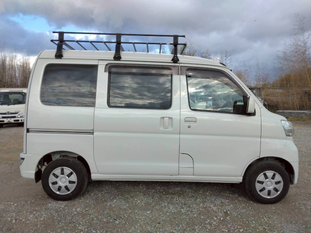 Daihatsu Hijet Cargo 8