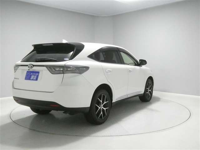 Toyota Harrier 3