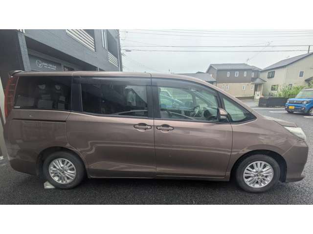 Toyota Noah 11