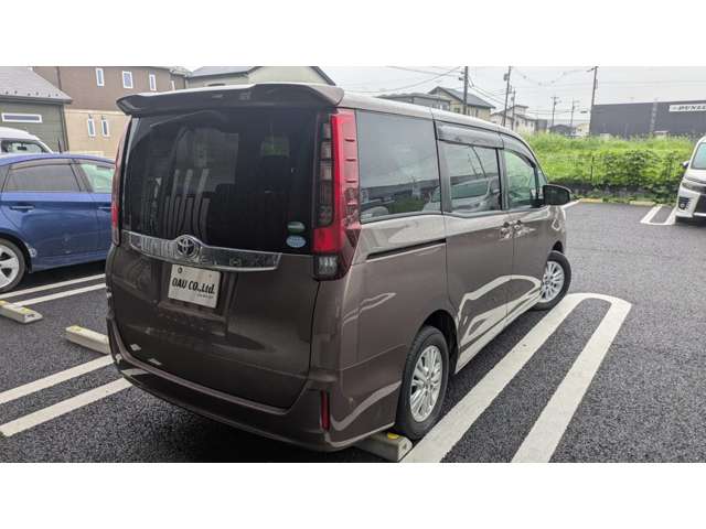 Toyota Noah 8