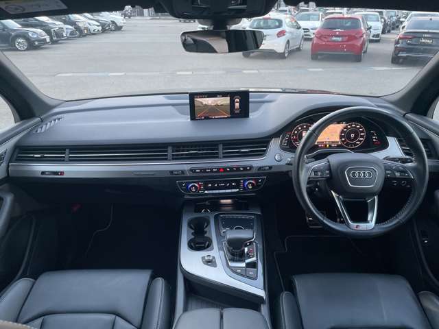 Audi Q7 4