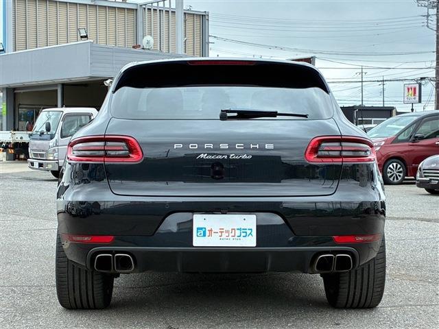 Porsche Macan 11