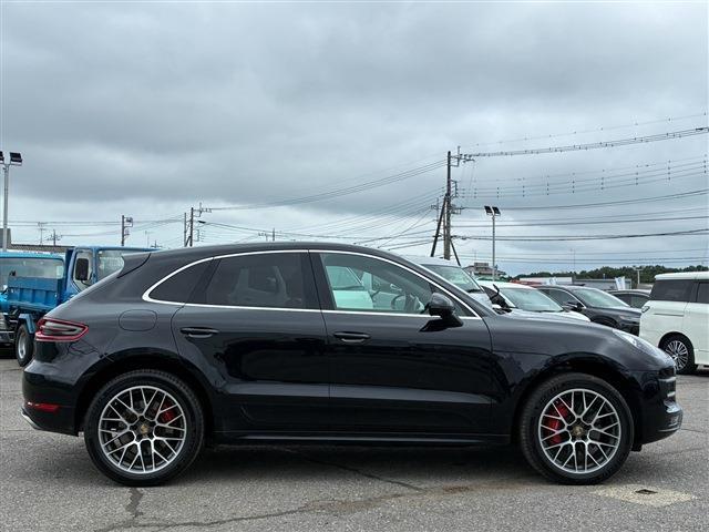 Porsche Macan 12