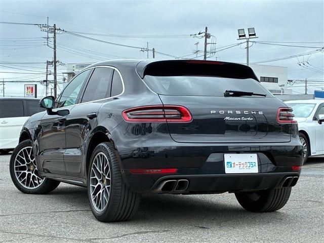 Porsche Macan 9