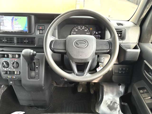 Daihatsu Hijet Cargo 2