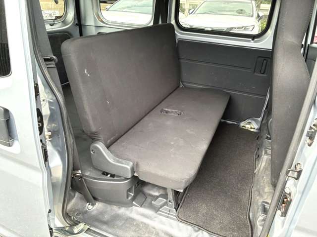 Daihatsu Hijet Cargo 9
