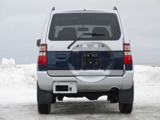Mitsubishi Pajero Mini 4