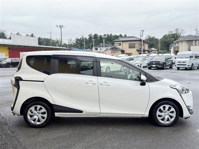Toyota Sienta 11