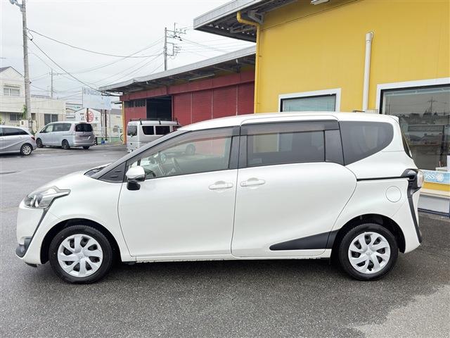 Toyota Sienta 12