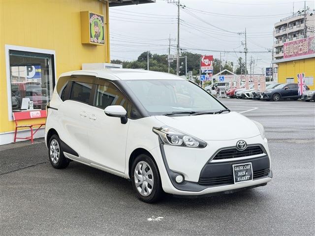 Toyota Sienta 4