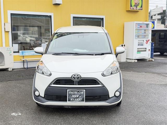 Toyota Sienta 5