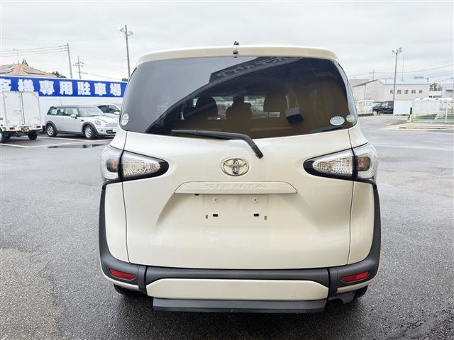 Toyota Sienta 6