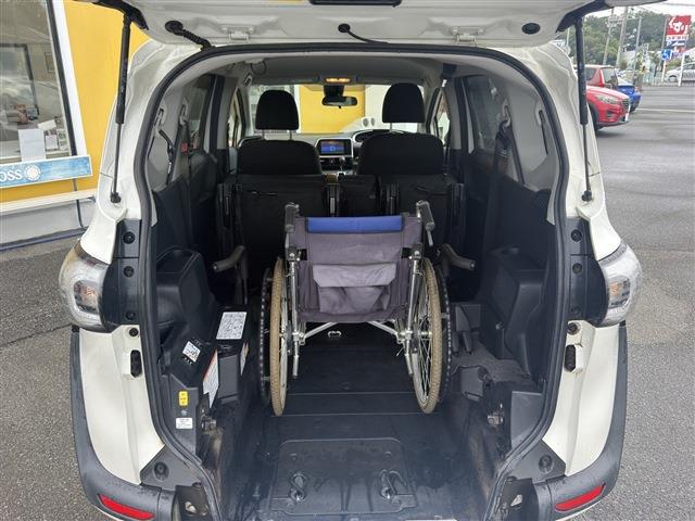 Toyota Sienta 10