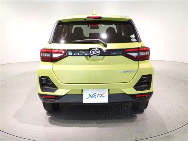 Daihatsu Rocky 6