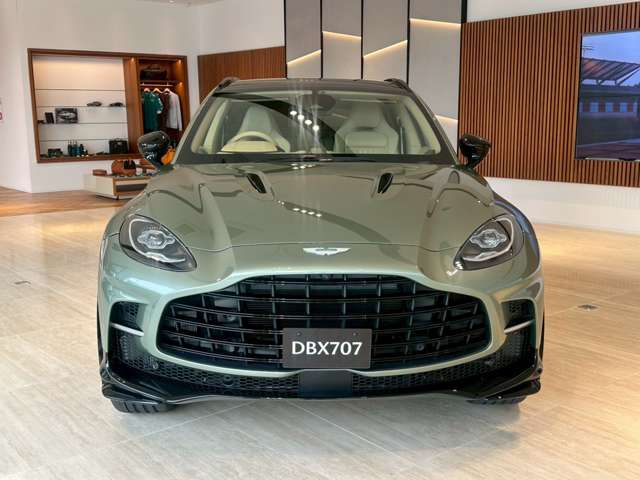 Aston Martin DBX 5