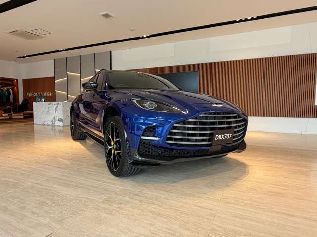 Aston Martin DBX 4
