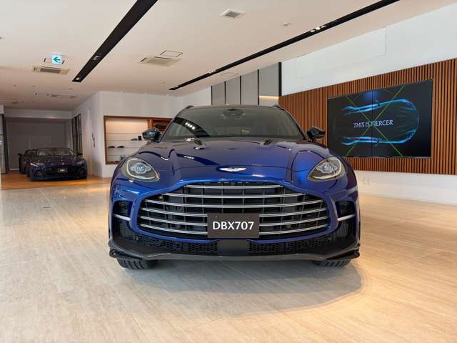 Aston Martin DBX 5