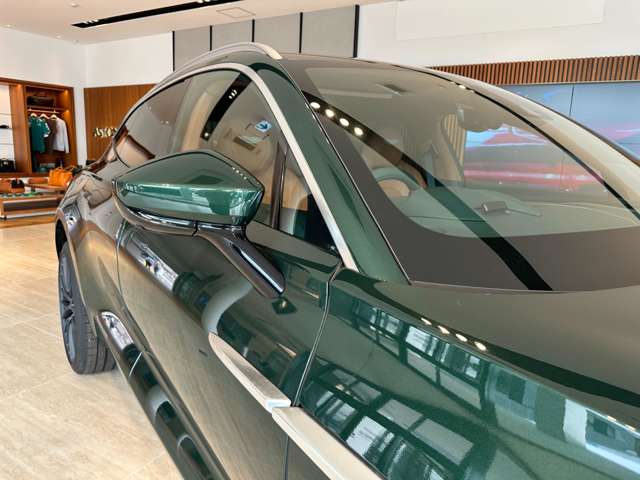 Aston Martin DBX 11