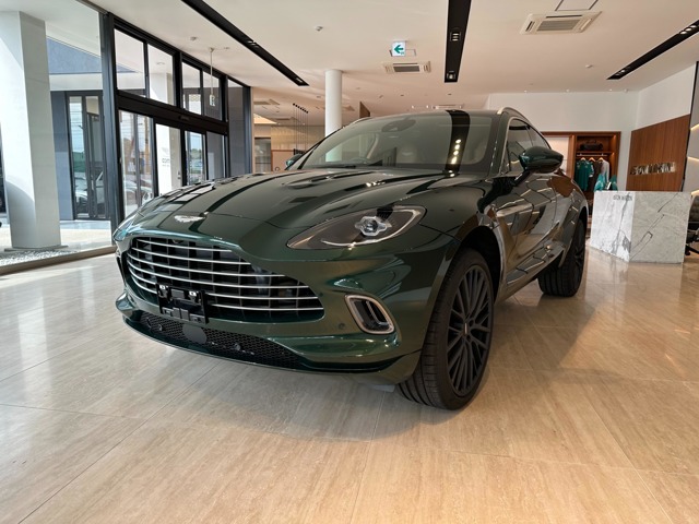 Aston Martin DBX 4