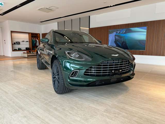 Aston Martin DBX 5