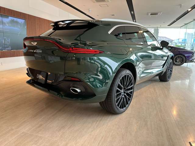 Aston Martin DBX 9
